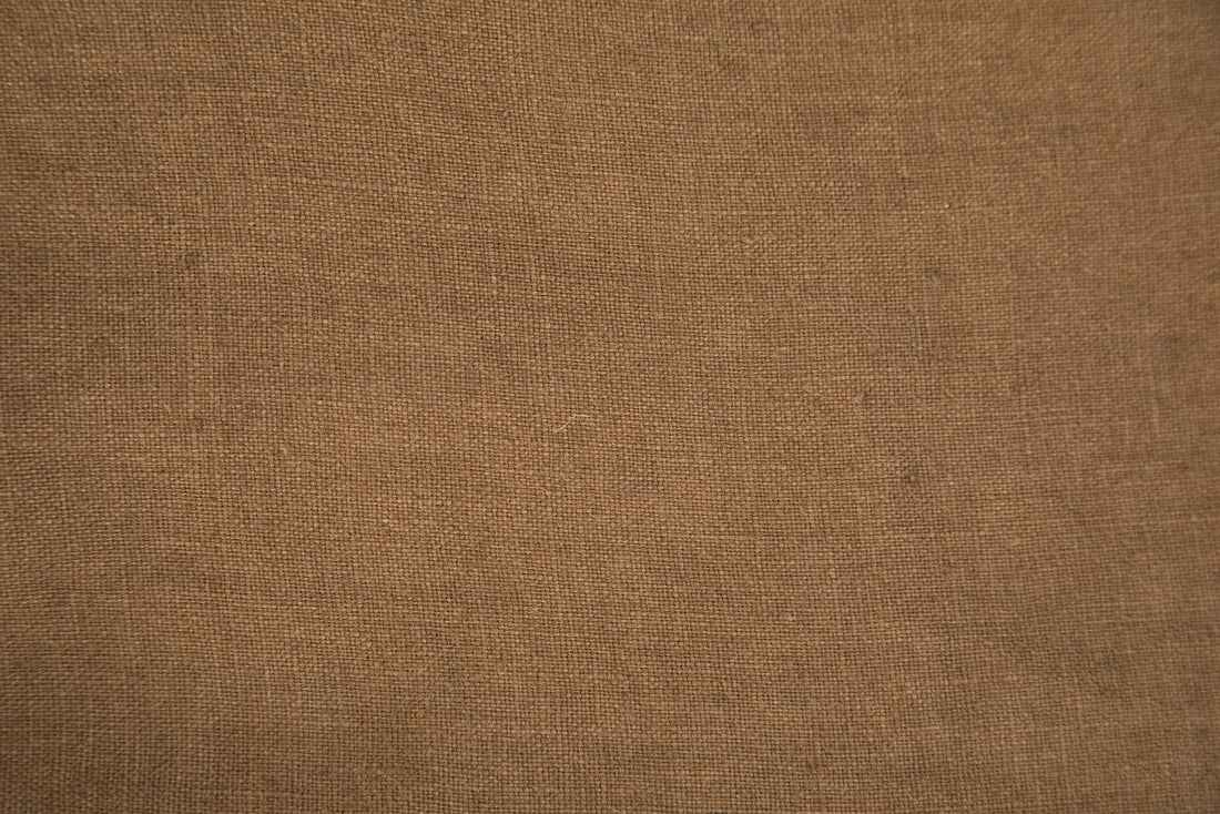 Macro de toile de lin taupe, trame naturelle épaisse